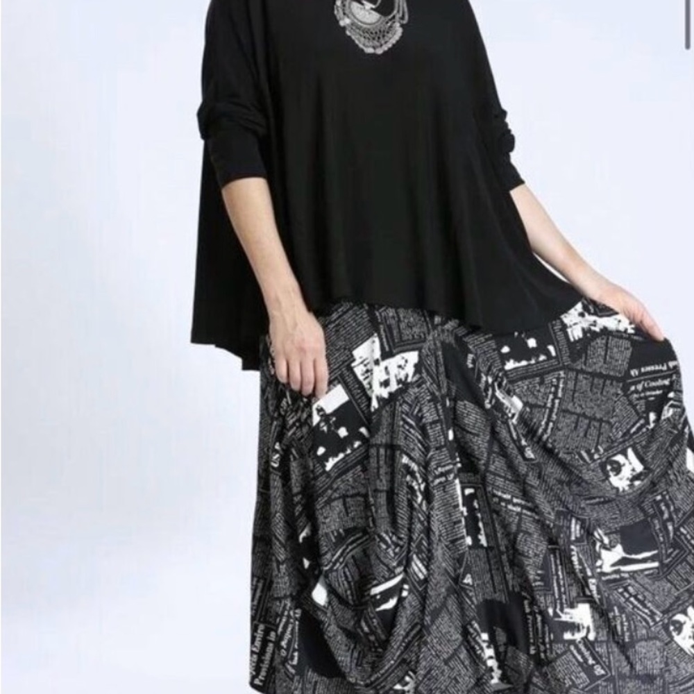 IC Collection Dolman Sleeve Triangle Stretch Top in Black Size Large Tunic